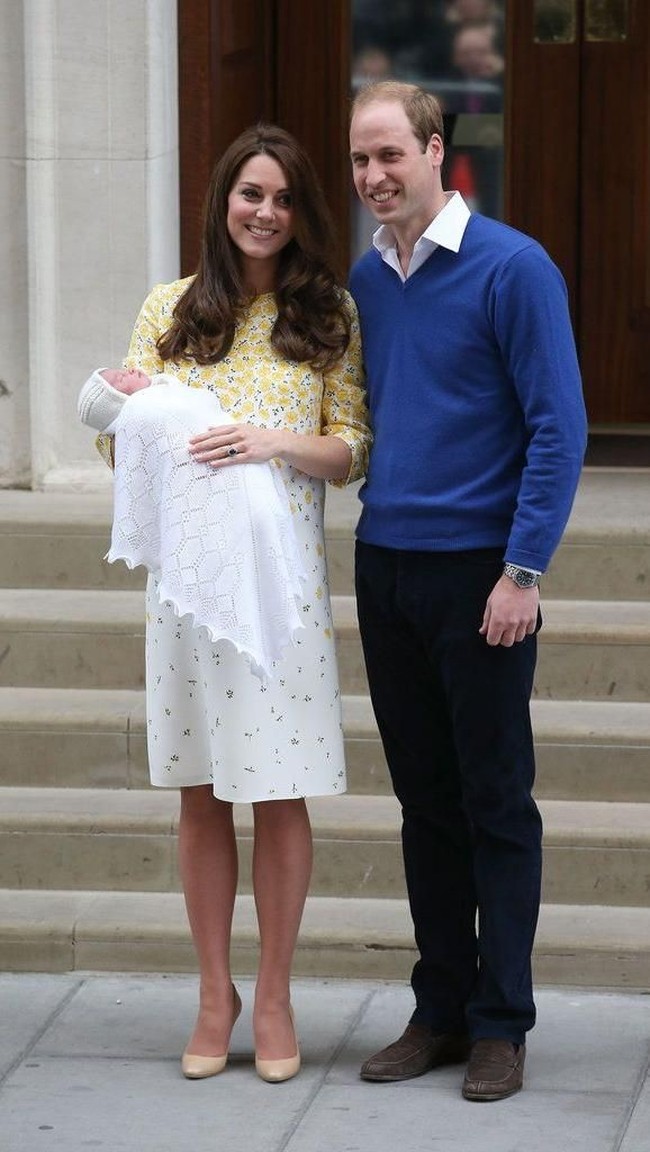 Sementara itu, selimut Putri Charlotte berikut penutup kepalanya dijual seharga 74 poundsterling atau setara dengan Rp 1,4 juta. (Foto: Dok. Getty Images)