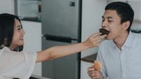 Romantisnya Anissa Azizah dengan Raditya Dika. Foto: Dok. Instagram/raditya_dika
