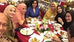 Mengintip 10 Gaya Kulineran Amy Qanita, Ibunda Raffi Ahmad
