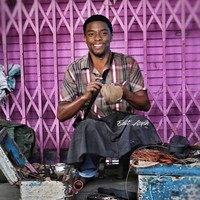 Ternyata alter ego Black Panther adalah TChalla si tukang sol sepatu. Foto: Instagram/@editasyik