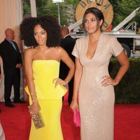 Rachel sebelumnya memiliki hubungan baik dengan Solange. Mereka bahkan datang bersama ke Met Ball Gala pada 2012.  Foto: ist.