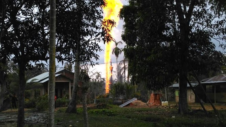 Gubernur Aceh Tahu Sumur Minyak yang Meledak Ilegal Gubernur Aceh Tahu Sumur Minyak yang Meledak Ilegal