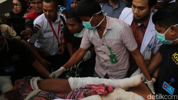 Korban mendapat perawatan medis di sejumlah rumah sakit.