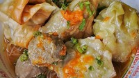 Kalau lihat bakso ini tergiur nggak? Rasanya gurih dan pastinya pedas! Foto: Instagram @thefoodshunter