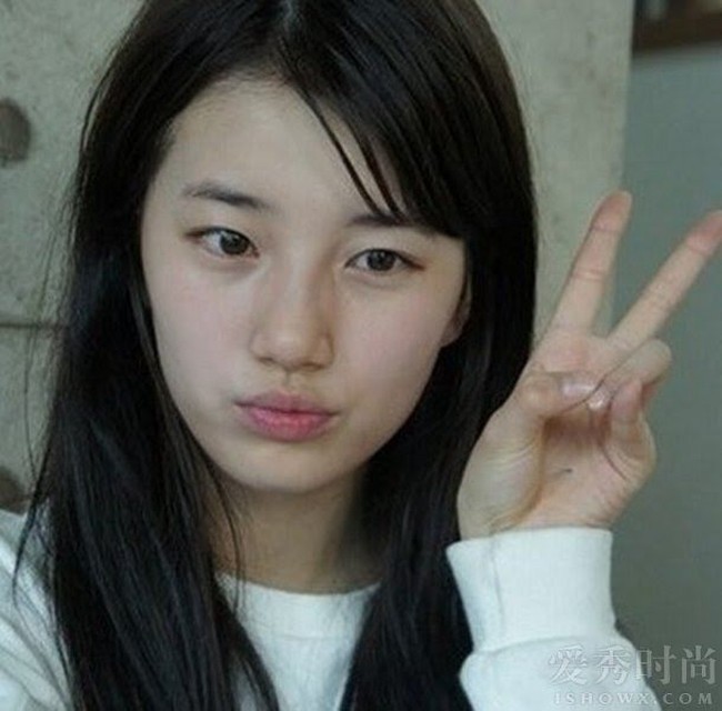 Eks grup vokal Miss A, Bae Suzy kerap kali tak malu menunjukkan wajah aslinya yang tanpa pulasan makeup. Foto: Istimewa