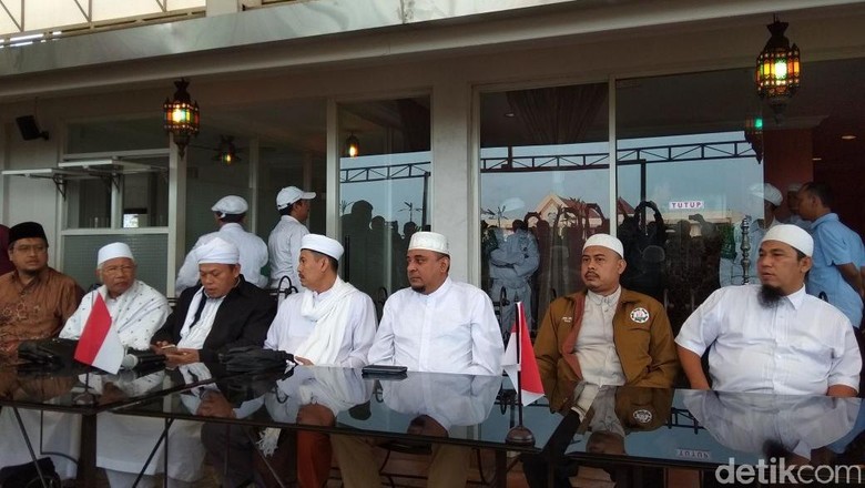 Permintaan PA 212: Jokowi Hentikan Kriminalisasi Ulama Permintaan PA 212: Jokowi Hentikan Kriminalisasi Ulama