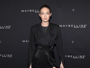Dikritik Haters Terlalu Kurus, Gigi Hadid Habiskan Burger Sambil Menari