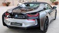 BMW pertama kali merilis i8 Roadster di pameran mobil Los Angeles Auto Show pada bulan Desember 2017. Mobil akan dijual ke pasaran pada bulan Mei 2018. Foto: Istimewa