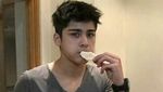 Begini Nih Gaya Makan Si Tampan Zayn Malik!