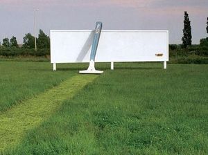 Iklan Billboard Ini Bikin Mata Tercengang