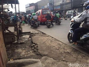 Wali Kota Minta Bina Marga Perbaiki Trotoar di Kramat Jati