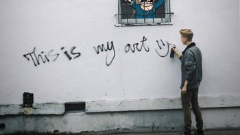 Setelahnya dia melakukan sentuhan akhir dengan Photoshop. Foto: instagram.com/futurikon.wizardians/