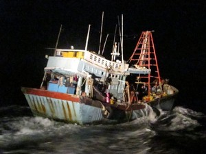 Bakamla Tangkap 2 Kapal Pencuri Ikan Berbendera Vietnam di Natuna