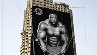 Iklan fasilitas fitness sebuah gym yang bisa bikin badan kekar dan kuat seperti ini (Dok. Advertising School: Savannah College of Art & Design, Savannah, USA).