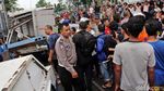 Foto: Kerusakan Mobil yang Tertabrak Kereta di Kramat Sentiong