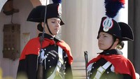 Paspampres wanita yang mengamankan Presiden Italia (Foto: Dok. AFP via The Guardian)