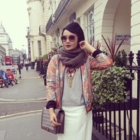 Tahun 2012 juga sedang ramai-ramainya tutorial hijab dengan beragam model. Satu helai hijab bisa punya lebih dari 5 gaya berbeda. Zaskia Sungkar tak ketinggalan mencoba tren ini. Foto: Istimewa