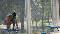 Sebelum mengasah latihan fleksibilitas, Naima Syeeda menggeber fisiknya dengan berenang. (Femi Diah/detikSport)