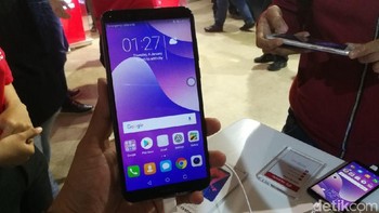 Sementara di sektor dapur pacu, ponsel ini diperkuat dengan prosesor octa core Snapgradon 430 1,4 GHz, RAM 3 GB, dan ROM 32 GB dengan tambahan slot microSD up to 256 GB. Foto: Muhammad Alif Goenawan/detikinet
