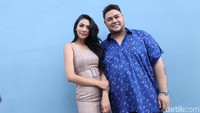 Ivan Gunawan kini semakin mesra dengan sang kekasih, Faye Malisorn. Foto: Hanif Hawari/detikHOT