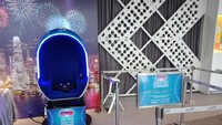 Di sini ada fasilitas Sky High Tech Zone. Di lokasi tersebut, pengunjung akan dipersilakan duduk di sebuah kursi dan memakai headset virtual reality. Nantinya pengunjung akan dibawa menikmati Hong Kong dari ketinggian dan berasa sangat nyata. (Kanavino Ahmad Rizqo/detikTravel)