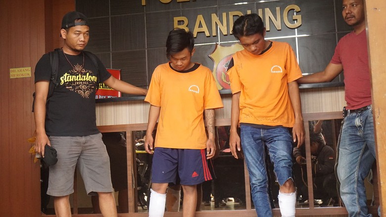 Dor! Polisi Bandung Tembak Duet Begal Jon-Joe Dor! Polisi Bandung Tembak Duet Begal Jon-Joe