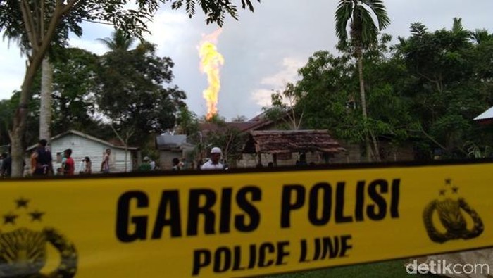 detikcom memantau lokasi kejadian sumur minyak ilegal meledak di Desa Pasir Putih, Kecamatan Ranto Pereulak, Aceh Timur, Aceh, Rabu (25/4/2018)