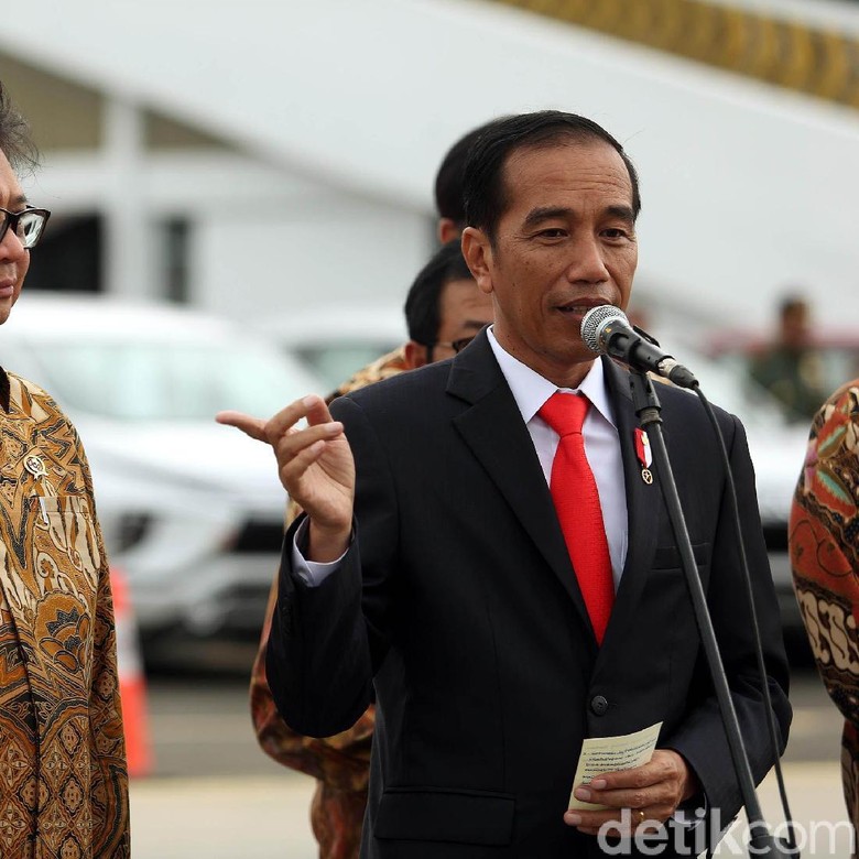 Jokowi Bertolak ke Singapura Hadiri KTT ASEAN Jokowi Bertolak ke Singapura Hadiri KTT ASEAN