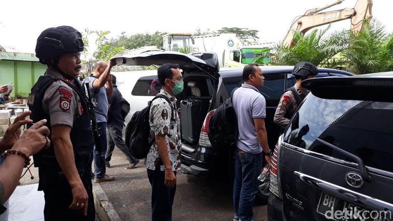 Gratifikasi Zumi Zola, KPK Sita Catatan Keuangan dari 7 Lokasi Gratifikasi Zumi Zola, KPK Sita Catatan Keuangan dari 7 Lokasi