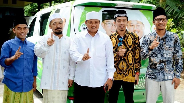 Cawagub Uu: Alhamdulillah Dukungan Pesantren Terus Mengalir Cawagub Uu: Alhamdulillah Dukungan Pesantren Terus Mengalir