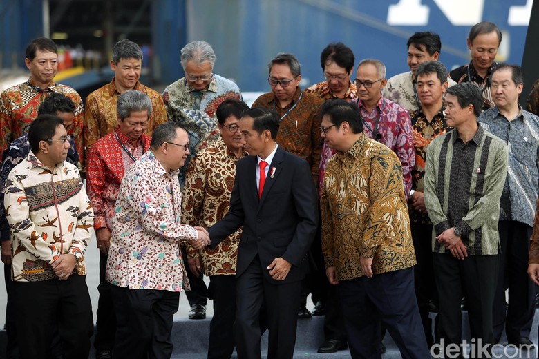 Jokowi Resmikan Ekspor Pertama Mitsubishi Xpander. Foto: Rengga Sancaya Jokowi Resmikan Ekspor Pertama Mitsubishi Xpander. Foto: Rengga Sancaya