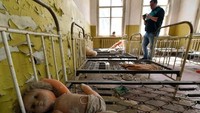 Kondisi Chernobyl kini sudah jauh lebih baik dari pada dahulu. Kini wisatawan sudah bisa mendekat ke area reaktor, tapi tetap dengan pendampingan ahli (Sergei Supinsky/AFP)