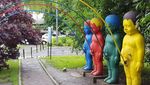 Foto: Patung Bocah Pipis Nyentrik Warna-warni