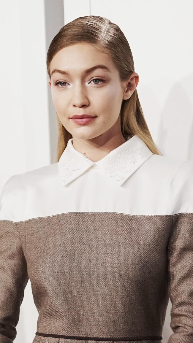 Dari model yang laris manis hingga kerjasama dengan brand besar, membuat mantan kekasih Zayn Malik ini jadi miliuner di usia yang masih muda. Total kekayaan Gigi mencapai US$ 13 juta atau sekitar Rp 180 miliar.  Foto: dok. Getty Images