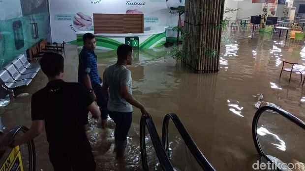 Mal di Cilegon kebanjiran, Rabu (25/4/2018)