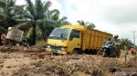 Penampakan Jalan Rusak di Banyuasin yang Jadi Bubur