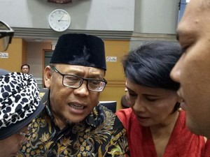 Bersama Korban Abu Tours, Eggi Sudjana Mengadu ke Komisi VIII DPR