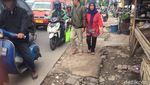 Berita Heboh: Polisi Tampar Ibu-ibu, Ruhut Serang Elite PD