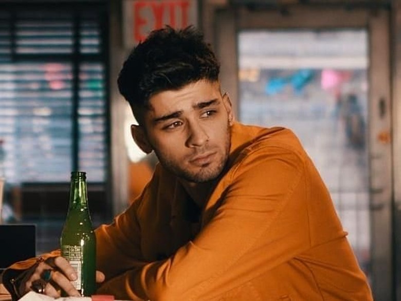 Zayn Malik Gambarkan Cintanya Seperti Wanita Penghibur Zayn Malik Gambarkan Cintanya Seperti Wanita Penghibur