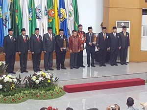 Wapres JK Beri Penghargaan untuk 7 Kepala Daerah Berprestasi