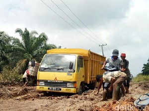 Cerita Sopir Lintasi Jalan Bubur: Nyawa Hampir Melayang