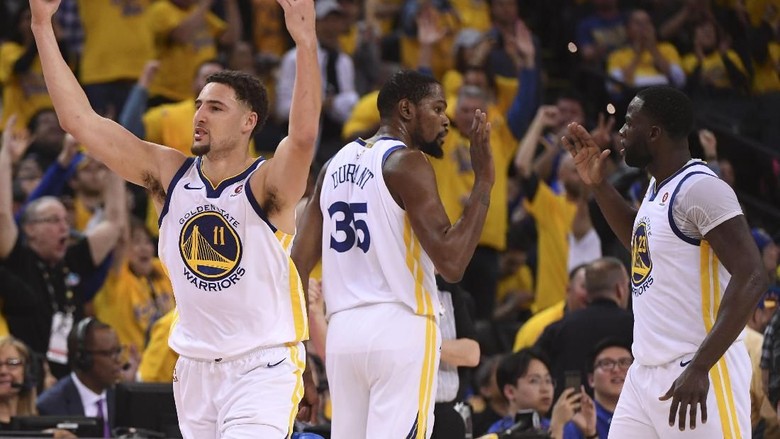 Warriors dan Sixers Melaju ke Semifinal Warriors dan Sixers Melaju ke Semifinal