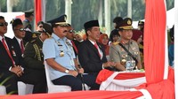 Turut hadir pada kesempatan tersebut, diantaranya Menteri Luar Negeri RI Retno Marsudi, Menteri Kelautan dan Perikanan Susi Pudjiastuti, Panglima TNI Marsekal TNI Hadi Tjahjanto, S.I.P., Kapolri Jenderal Polisi Tito Karnavian, Kasau Marsekal TNI Yuyu Sutisna, S.E., S.Sos., M.M., Gubernur DKI Jakarta Anies Baswedan, Wakasad Letjen TNI Tatang Sulaiman, Wakasal  Laksdya TNI Achmad Taufiqoerrochman, Ketum Dharma Pertiwi Ibu Nanny Hadi Tjahjanto, Ketum Bhayangkari Ibu Tri Tito Karnavian, para Asisten Panglima TNI serta Kabalakpus TNI. Dok. Puspen TNI.