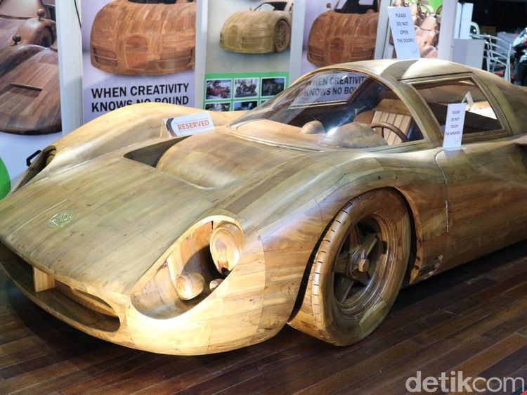 Ferrari Kayu Seharga Setengah Miliar Mejeng di IIMS 2018