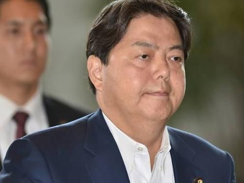 Ke Studio Yoga Pakai Mobil Dinas, Menteri Jepang Minta Maaf Ke Studio Yoga Pakai Mobil Dinas, Menteri Jepang Minta Maaf