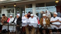 Saat bertemu dengan Presiden Jokowi, Sekretaris Tim 11 Alumni 212, Muhammad Al-Khaththath, menceritakan kasus yang menjeratnya Saat bertemu dengan Presiden Jokowi, Sekretaris Tim 11 Alumni 212, Muhammad Al-Khaththath, menceritakan kasus yang menjeratnya