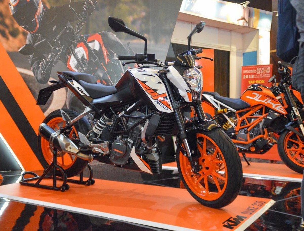 Makin Kekar, KTM Duke 200 dengan Knalpot Sporty