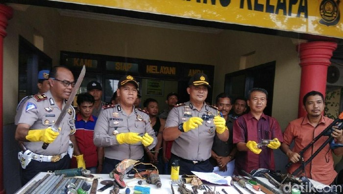 Polisi Tangkap 3 Orang Pembuat Senpi Rakitan di Banyuasin