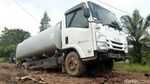Penampakan Jalan Rusak di Banyuasin yang Jadi Bubur