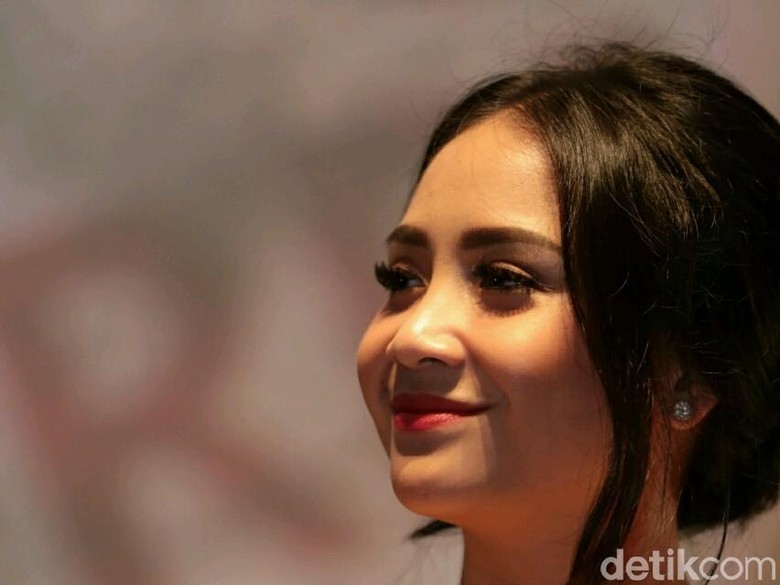Ketika Billy Syahputra Goda Raffi soal Ayu Ting Ting di Depan Nagita Ketika Billy Syahputra Goda Raffi soal Ayu Ting Ting di Depan Nagita